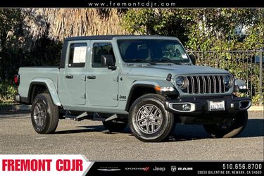 2024 Jeep Gladiator