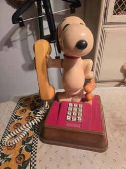 Vintage 1976 The Snoopy & Woodstock Push Button Dial Phone 14" Tall 502L