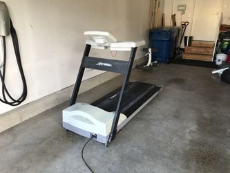 Life Fitness 5500HR Treadmill for Sale in Bartlett IL OfferUp