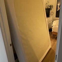 Great Condition Queen Box Spring 