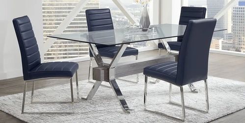Dining table - New condition