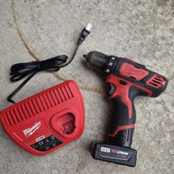 Milwaukee M12 Drill With Battery And Charger