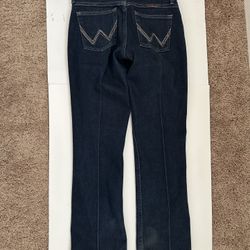 Wrangler Q – baby boot cut women’s jeans size 1/2, 28 inch inseam