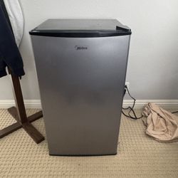 Mini Fridge 