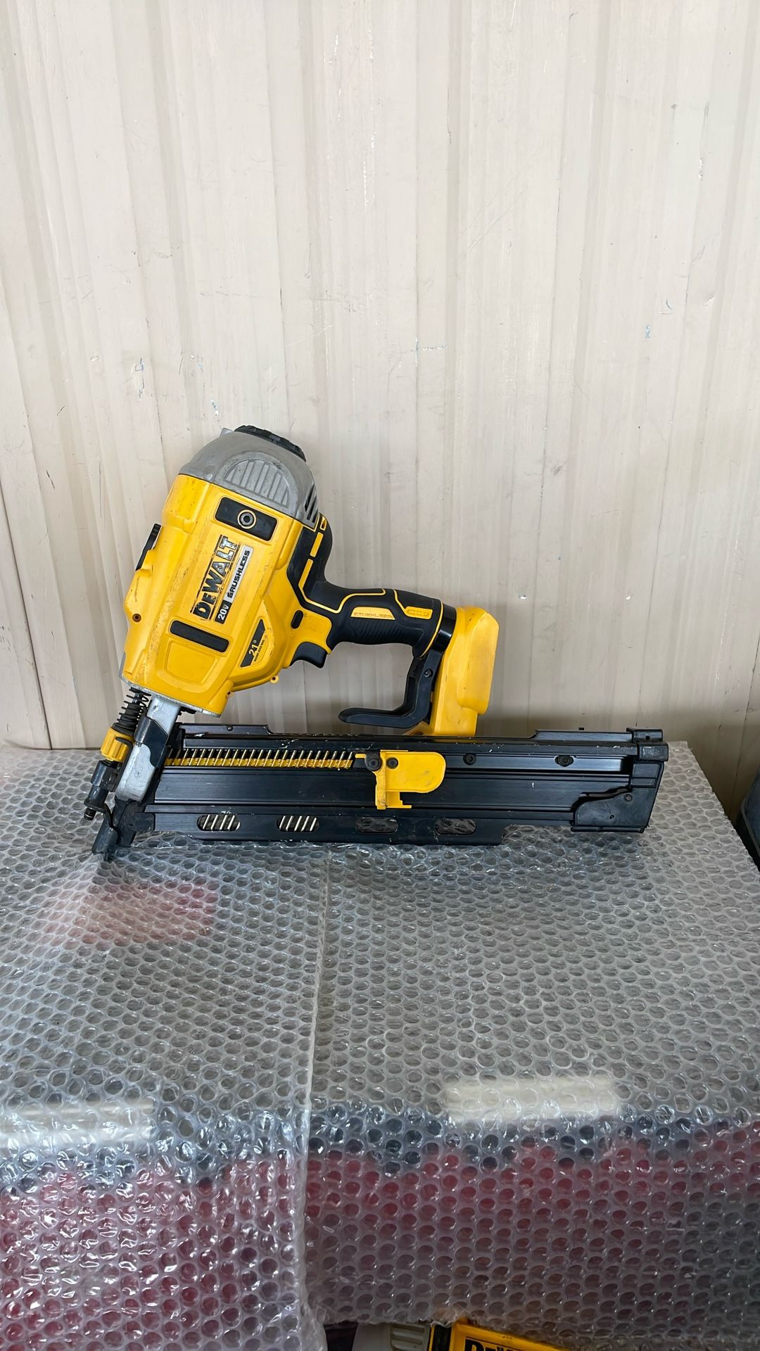 DeWalt 20V MAX Cordless 21 deg Framing Nailer Tool Only 20 V