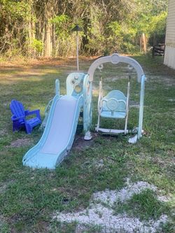 Toddler swing set