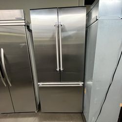 THERMADOR BUILT IN FRENCH DOOR REFRIGERATOR