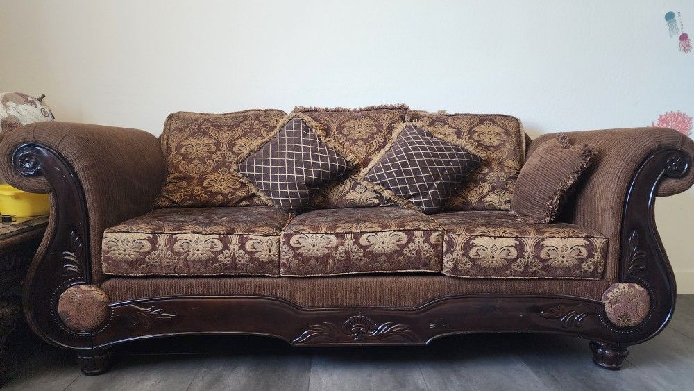 Traditional sofa and loveseat