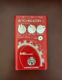 TC-Helicon Mic Mechanic vocal effects pedal