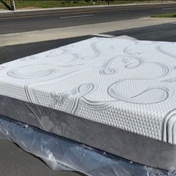 Queen Organic Cool Gel Memory Foam!!