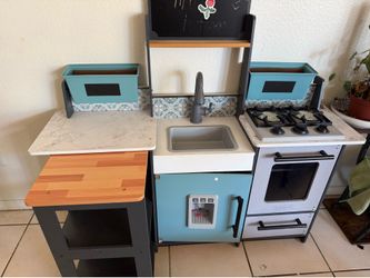 Toddler play kitchen/fridge