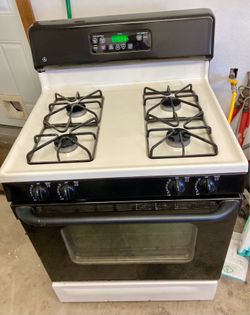 GE (Natural Gas) Stove