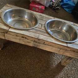 Dog Stand/bowls 