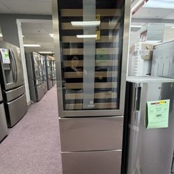 Vinotemp 23.8-in W 100-Can Capacity Stainless Steel Built-in/Freestanding Indoor Beverage Refrigerator with Glass Door