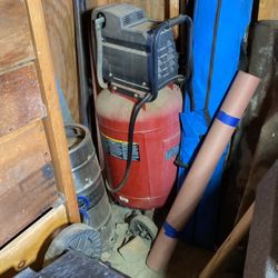 10 Gallon Husky Air Compressor 