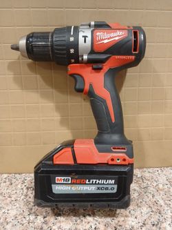 Milwaukee M18 Brushless Drill with XC6.0 Battery