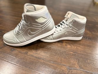 Air Jordan 1 Highs lightly used 10.5