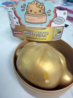 Mystery Squishy Dumpling Hello Kitty Gold Glitter Edition Exclusive to San Diego Comic Con