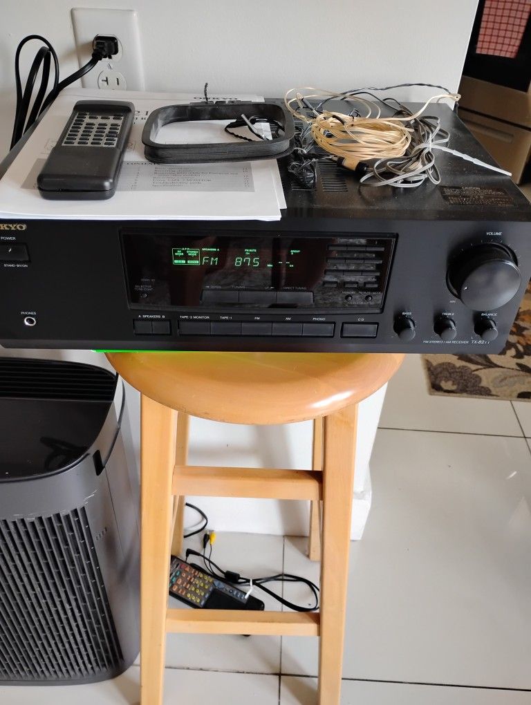 Onkyo Stereo Amplifier With Original Remote Control And Instructions 