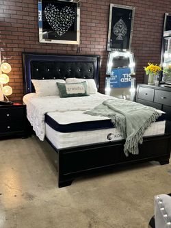 Queen size bed frame new in a box mattress included  we offer same day delivery   Cama Queen size Nueva en Caja Colchon. Incluido entregamos a domicil