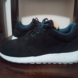 Nike Roshe size 5 Women $30