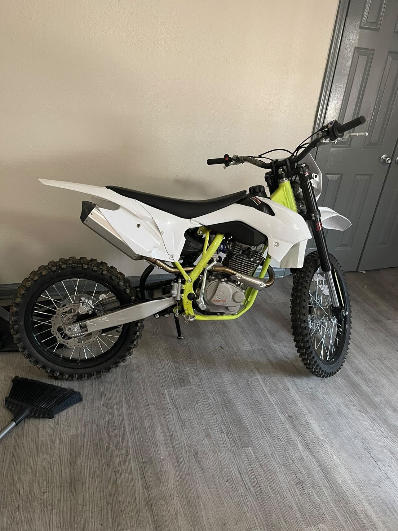 250cc Brand New Dirt Bike 4 Stroke
