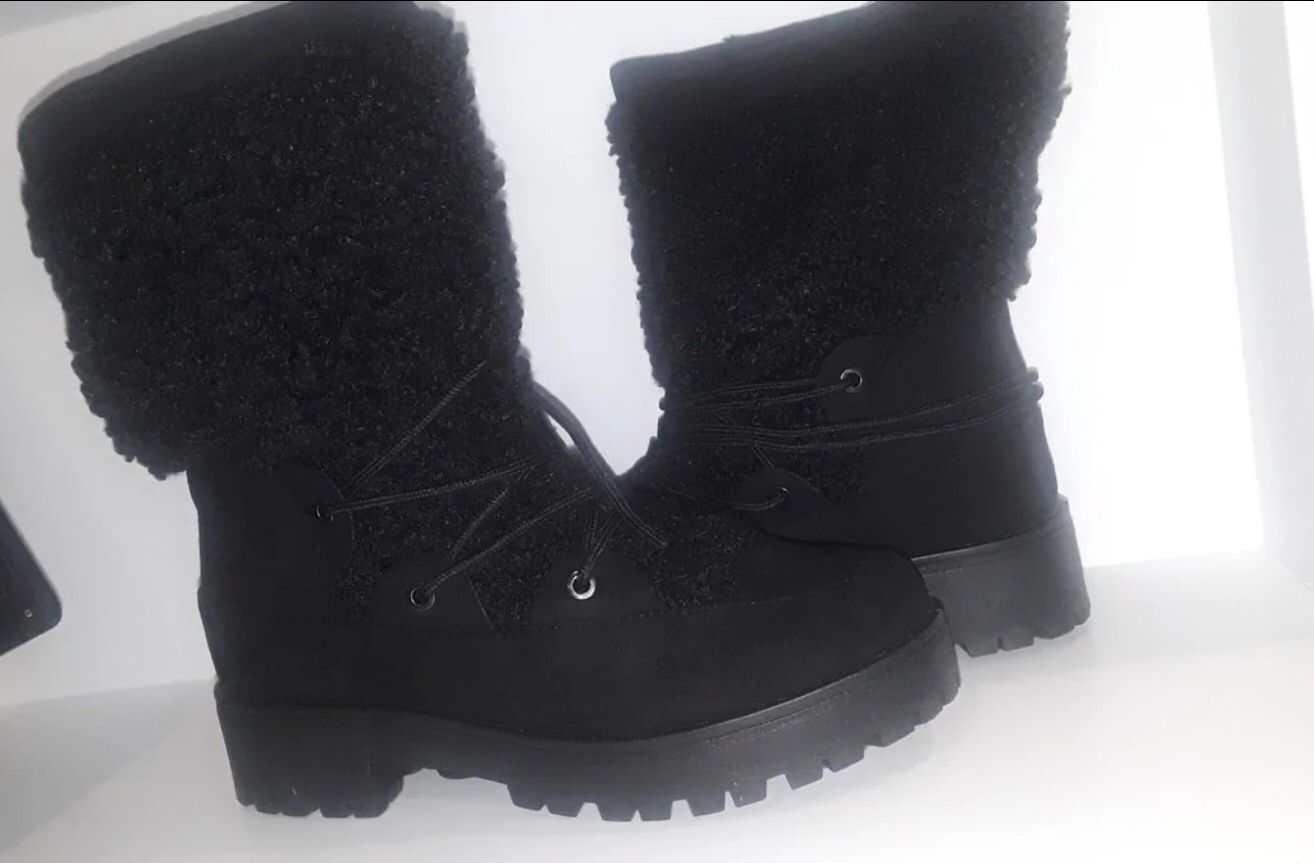 Rouge Black Suede Wildone Faux Fur Boots SIZE 8.5