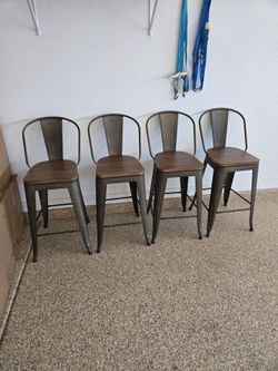 4 like new metal and wood bar stools