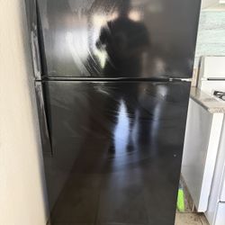 Black Whirlpool 20 cu ft Refrigerator 
