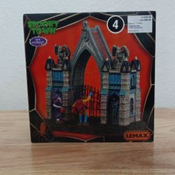 MIB Spooky Town Gargoyle Gate Lemax Halloween Town Village Set Michaels Holiday 