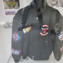 Limited edition Chicago BULLS Commemorative 5 Championship Jacket