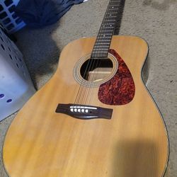 Yamaha (F325D) Acoustic Guitar