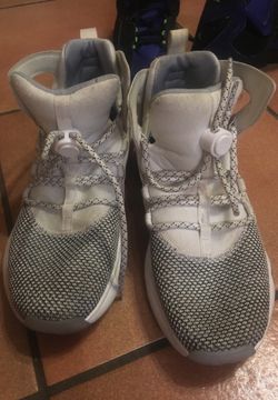 Boys Nike Hurache Size 4 1/2-5