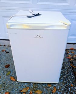 Commercial Cool 2.6 CF Refrigerator 