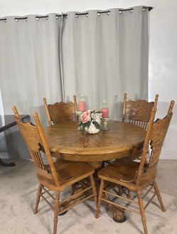 Oak Dining Table With 4 Pressed Back Chairs