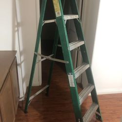 Heavy duty 6 ft ladder