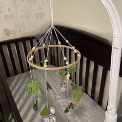 FREE Crib Mobile And Hanger‼️