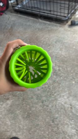Dog paw cleaner