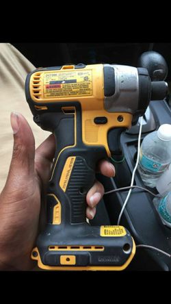 20 v max xr impact kit