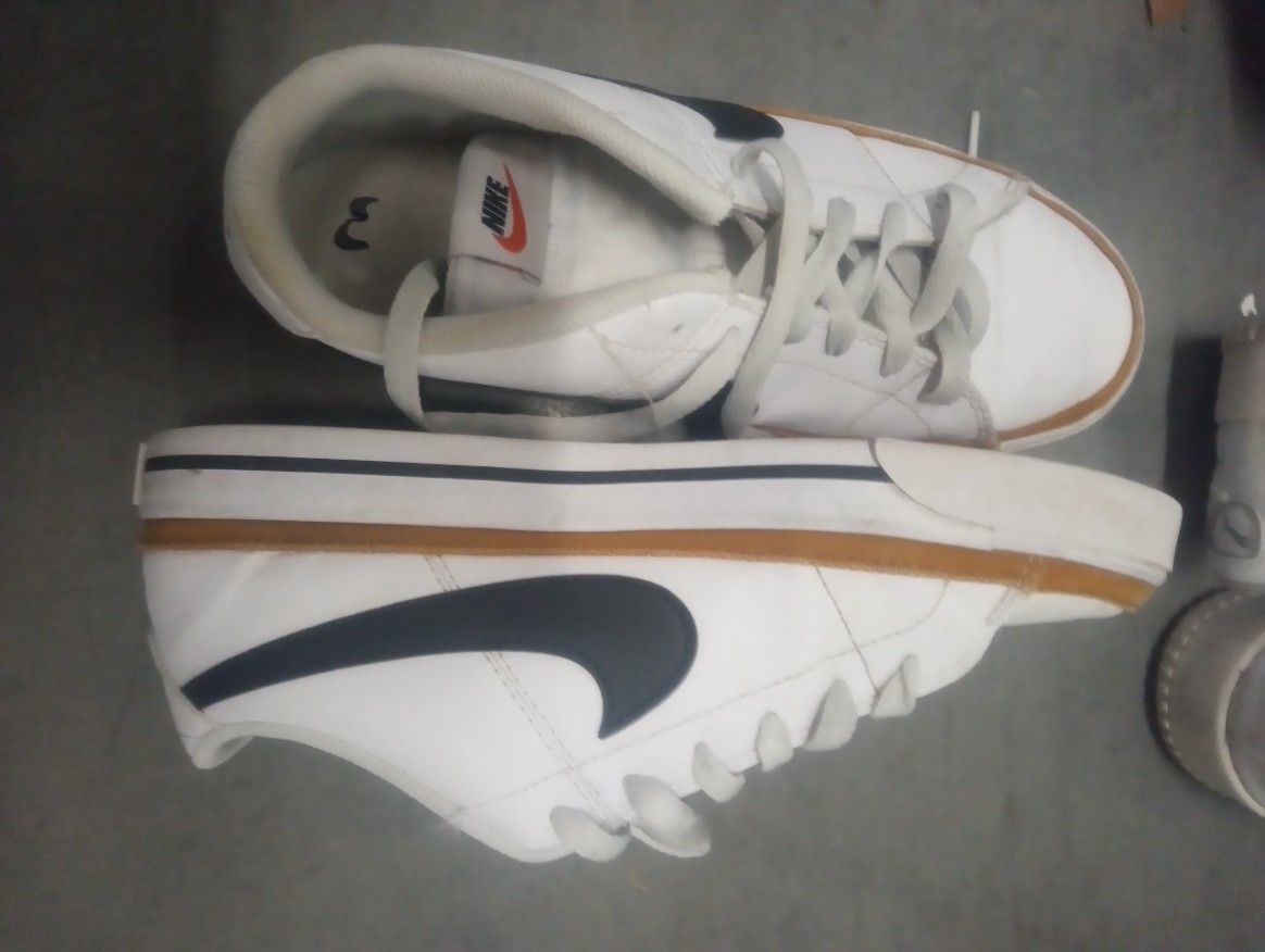 Men's Tennishoes - Various name Brands