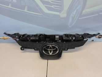 2020-2025 TOYOTA COROLLA L, LE, XLE FRONT UPPER GRILLE WITH EMBLEM AND SENSOR RADAR OEM USED