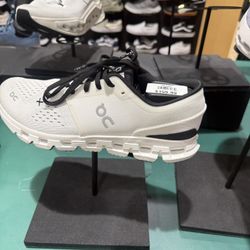 On Sneakers M: 8, 8.5, 9.5, 10