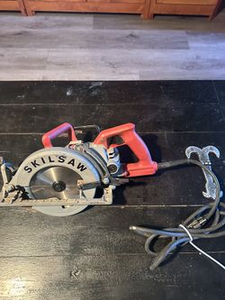 Skil Saw Light Weight In Great Condition Newer Model New Blade Nag 77  Worm Drive $125