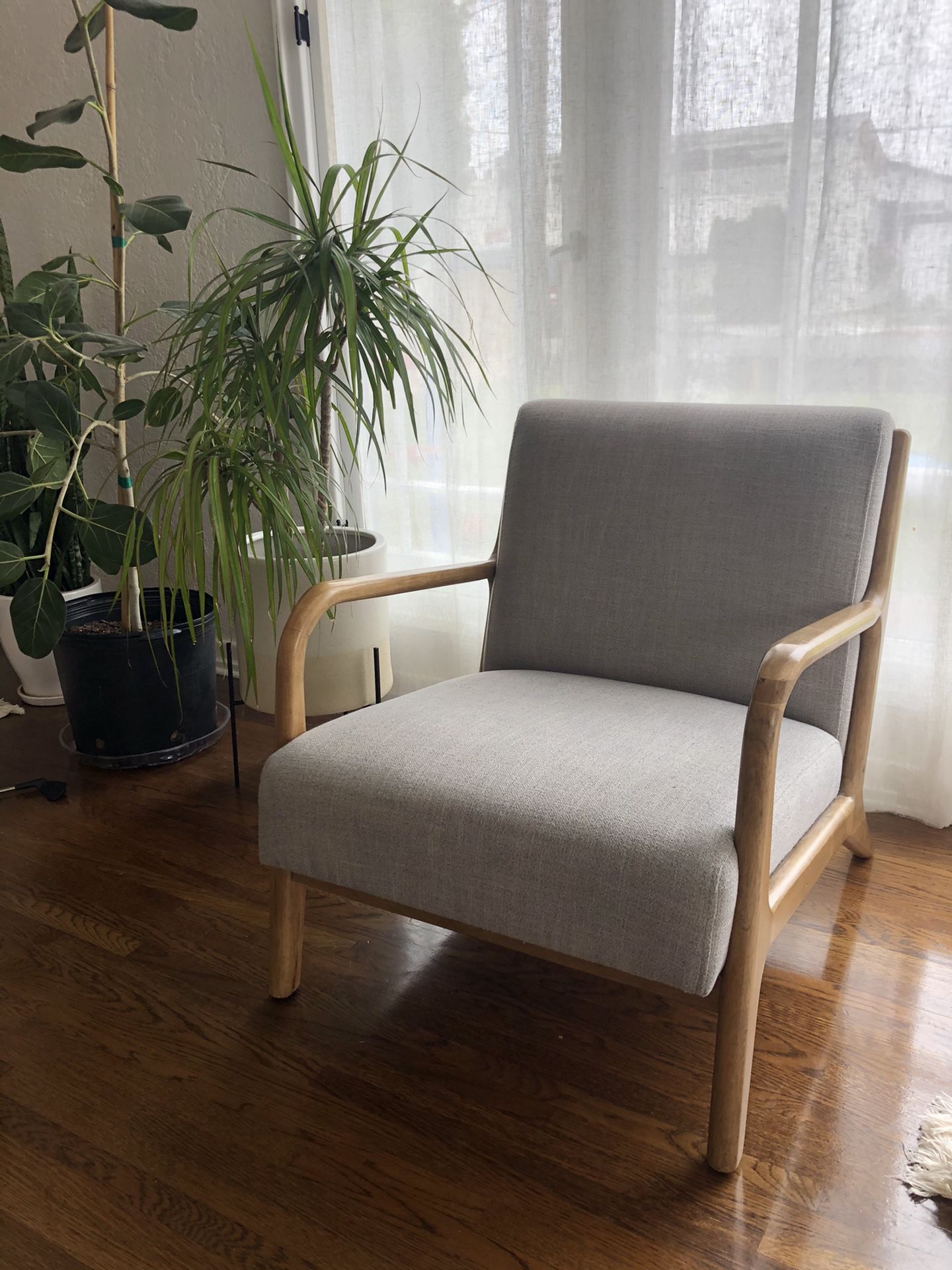 mid century modern style chair