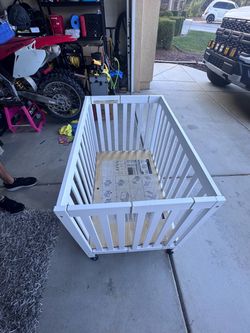 Mini crib with wheels