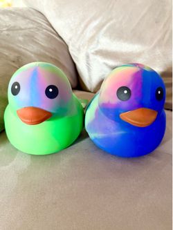 🔥🔥 New Sunny Days Viral Rainbow Squeeezy Tye Dye Jumbo Duck (SOLD OUT FAST)🔥🔥