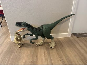 Jurassic World Super Colossal Velociraptor & Rebirth Distortus Rex