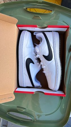 30$ NIKE COURTS SIZE 3.5 GIRLS