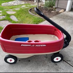 Radio Flyer Discovery wagon in very good condition!