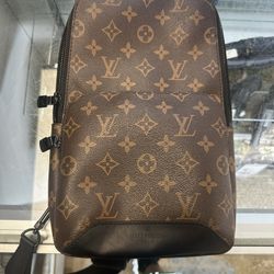 Louie Vuitton Sling Shot Bag